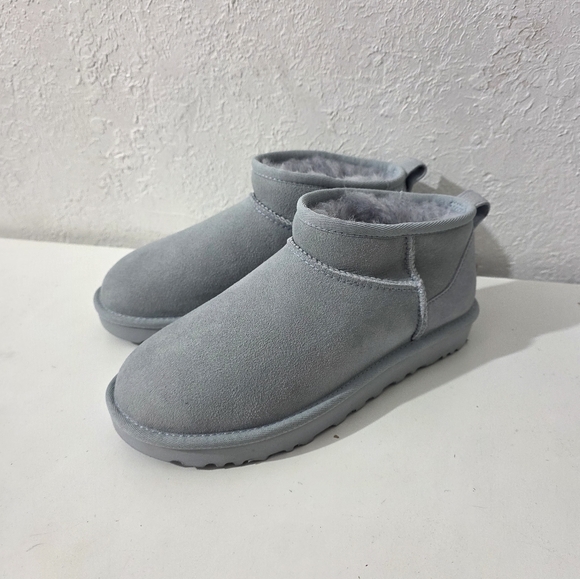 UGG Classic Ultra Mini Suede Fur Blue Ankle Bootie Boots Womens Size 7 - Picture 1 of 6